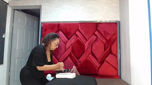 EvaMills1 online show from 03/05/25, 08:32