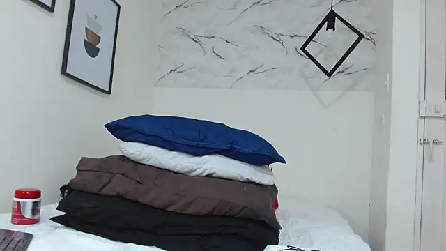 EvaMills1 online show from 11/10/25, 08:41