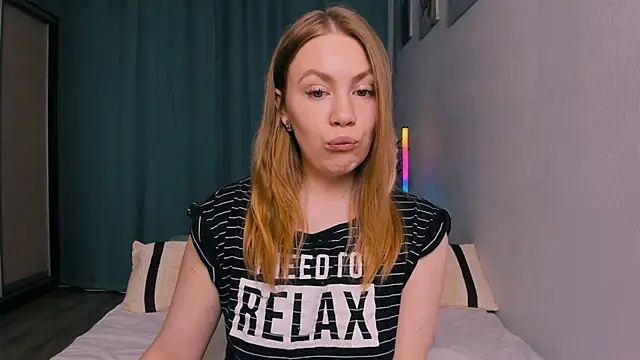 Snapshot of InsatiableFoxX chatting on 04/08/26, 09:15 InsatiableFoxX online show from 04/08/26, 09:15