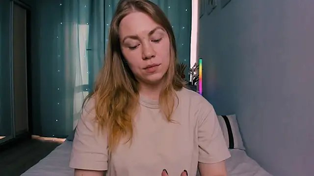 Snapshot of InsatiableFoxX chatting on 04/23/26, 06:14 InsatiableFoxX online show from 04/23/26, 06:14