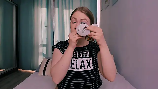 Snapshot of InsatiableFoxX chatting on 04/24/26, 05:43 InsatiableFoxX online show from 04/24/26, 05:43