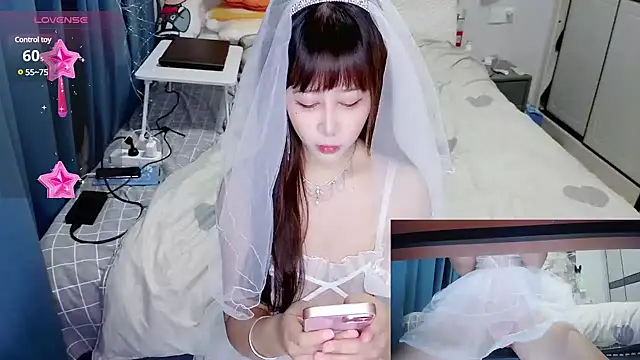 Snapshot of Angelababy001 chatting on 12/04/24, 12:25 Angelababy001 online show from 12/04/24, 12:25