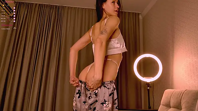 Snapshot of Alice__grace chatting on 11/13/25, 07:24 Alice grace online show from 11/13/25, 07:24