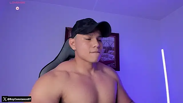 Snapshot of RoyConstance chatting on 12/16/25, 03:33 RoyConstance online show from 12/16/25, 03:33