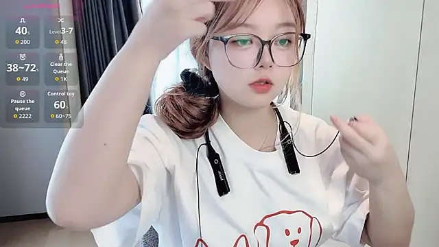 Snapshot of MM-Xylia chatting on 09/29/25, 05:45 MM-Xylia online show from 09/29/25, 05:45