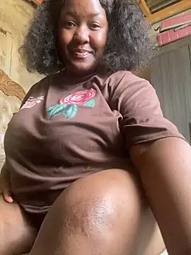 Snapshot of Missmoox24 chatting on 03/05/25, 06:33 Missmoox24 online show from 03/05/25, 06:33