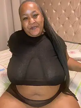 Snapshot of Missmoox24 chatting on 10/22/25, 02:34 Missmoox24 online show from 10/22/25, 02:34