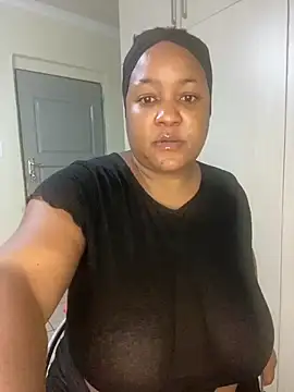 Snapshot of Missmoox24 chatting on 10/29/25, 08:21 Missmoox24 online show from 10/29/25, 08:21