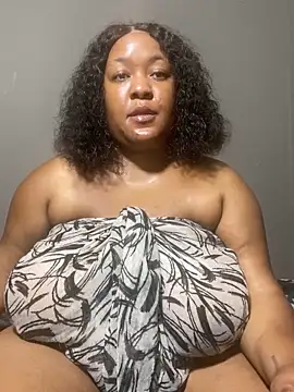 Snapshot of Missmoox24 chatting on 11/07/25, 01:22 Missmoox24 online show from 11/07/25, 01:22