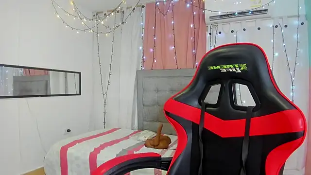 valentina 0  online show from 03/18/25, 03:31