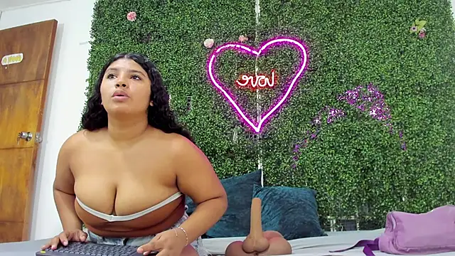 valentina 0  online show from 12/01/25, 08:14