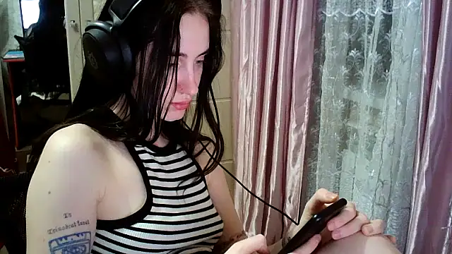 Snapshot of MilanaXBeauty chatting on 01/16/25, 04:28 MilanaXBeauty online show from 01/16/25, 04:28