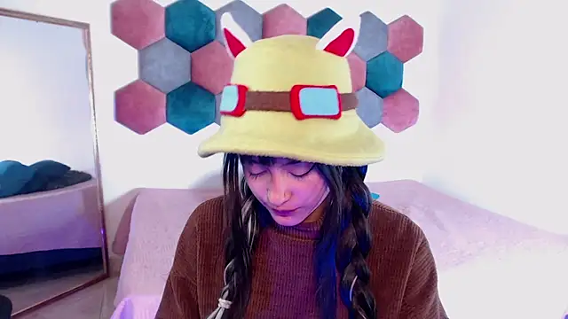 Snapshot of liz-beths chatting on 02/19/25, 01:39 liz-beths online show from 02/19/25, 01:39