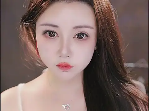 Qiaoqiao  online show from 11/13/25, 05:01