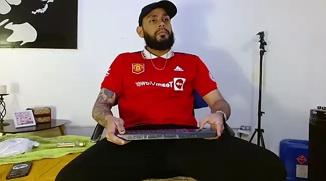 Snapshot of samir_music chatting on 12/19/24, 03:52 samir music online show from 12/19/24, 03:52