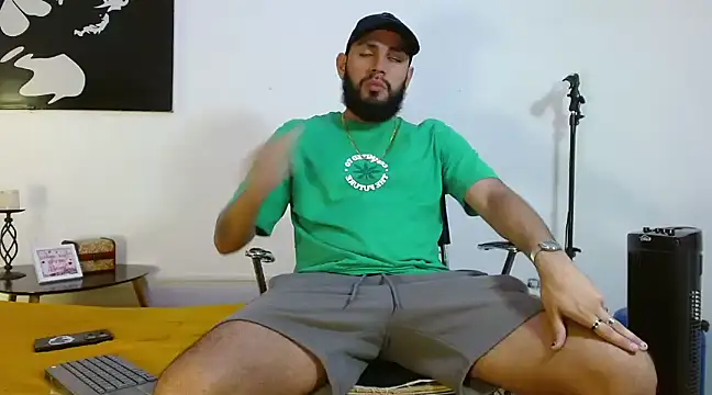 Snapshot of samir_music chatting on 12/20/24, 03:42 samir music online show from 12/20/24, 03:42