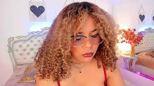 NiaColusi online show from 11/04/25, 07:46