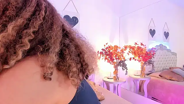 NiaColusi online show from 11/13/25, 09:58