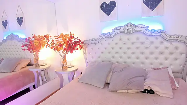 NiaColusi online show from 11/17/25, 06:57