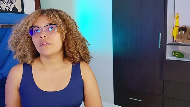 NiaColusi online show from 02/12/26, 03:07