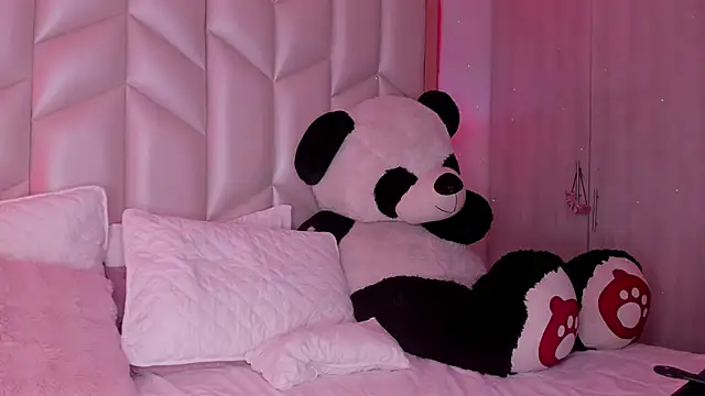 Snapshot of AlhanaRose chatting on 02/25/25, 02:25 AlhanaRose online show from 02/25/25, 02:25
