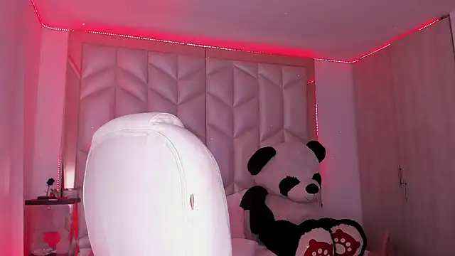 Snapshot of AlhanaRose chatting on 11/27/25, 12:13 AlhanaRose online show from 11/27/25, 12:13