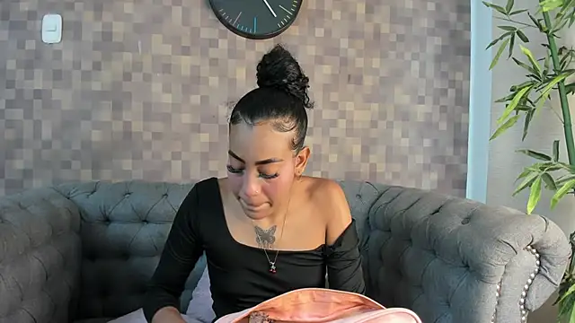 Snapshot of flavia_cruz chatting on 10/30/25, 07:25 flavia cruz online show from 10/30/25, 07:25