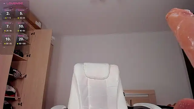 Snapshot of mirida_fox chatting on 03/01/25, 12:28 mirida fox online show from 03/01/25, 12:28