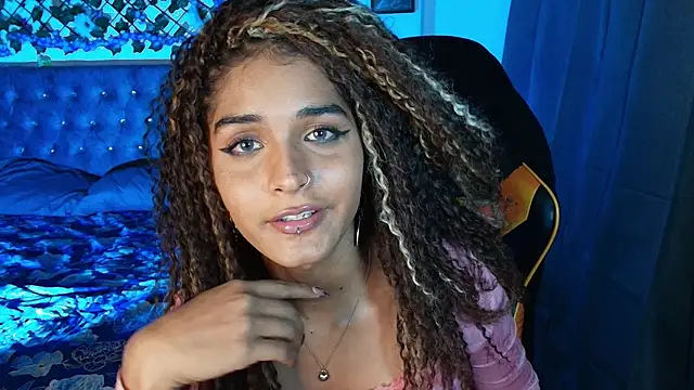 Snapshot of baby_kaliope chatting on 02/18/25, 01:43 baby kaliope online show from 02/18/25, 01:43