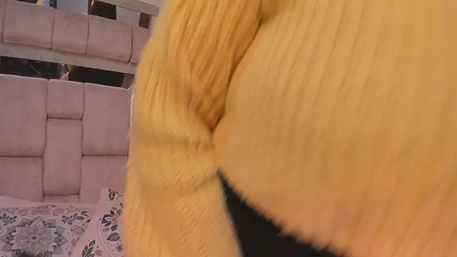 Snapshot of MirandaDream2 chatting on 12/17/25, 01:06 MirandaDream2 online show from 12/17/25, 01:06