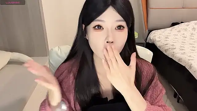 Q-ing online show from 12/14/24, 04:09