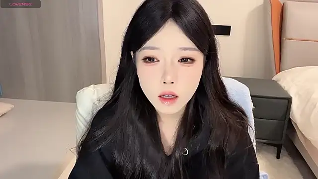 Q-ing online show from 01/04/25, 02:56