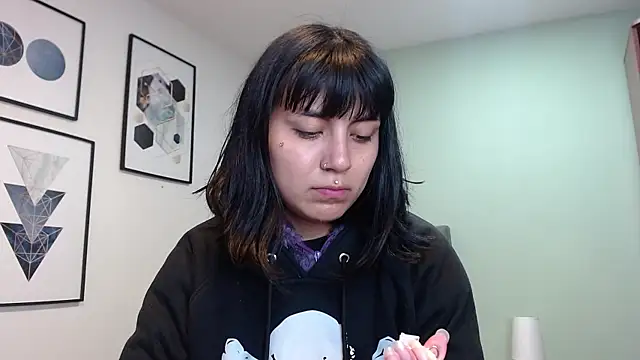 Snapshot of amy_adams1 chatting on 10/29/25, 04:37 amy adams1 online show from 10/29/25, 04:37