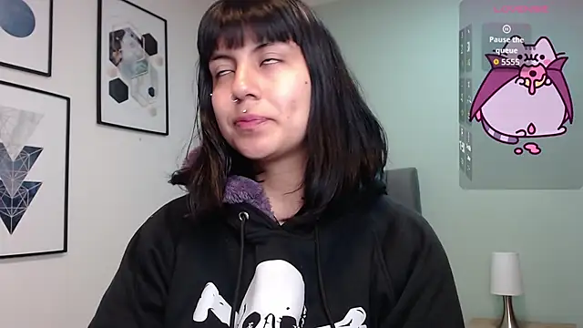 Snapshot of amy_adams1 chatting on 11/24/25, 04:01 amy adams1 online show from 11/24/25, 04:01