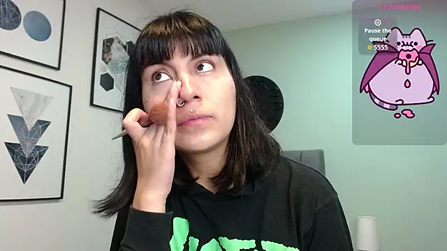 Snapshot of amy_adams1 chatting on 11/26/25, 04:35 amy adams1 online show from 11/26/25, 04:35