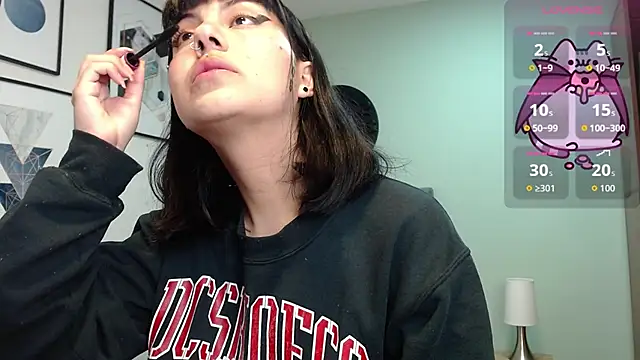 Snapshot of amy_adams1 chatting on 12/05/25, 04:32 amy adams1 online show from 12/05/25, 04:32