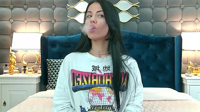 Snapshot of LeyaCass chatting on 12/29/24, 04:38 LeyaCass online show from 12/29/24, 04:38