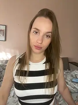 Snapshot of EdnaBradley chatting on 09/19/25, 02:07 EdnaBradley online show from 09/19/25, 02:07