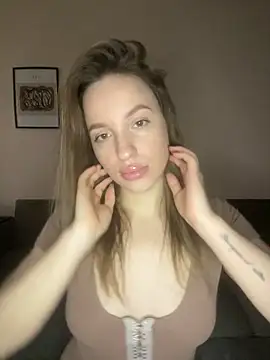 Snapshot of EdnaBradley chatting on 11/20/25, 12:38 EdnaBradley online show from 11/20/25, 12:38