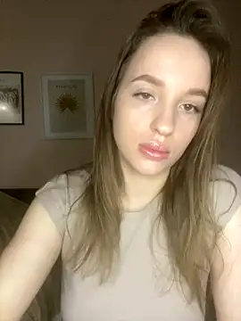 Snapshot of EdnaBradley chatting on 12/18/25, 07:42 EdnaBradley online show from 12/18/25, 07:42