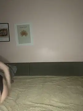 Snapshot of EdnaBradley chatting on 12/21/25, 03:30 EdnaBradley online show from 12/21/25, 03:30