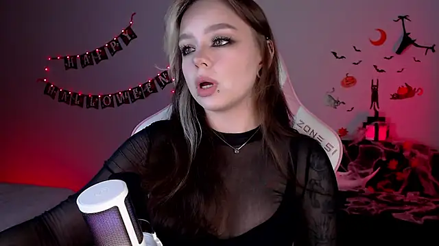 Snapshot of meowceline chatting on 10/27/25, 05:06 meowceline online show from 10/27/25, 05:06