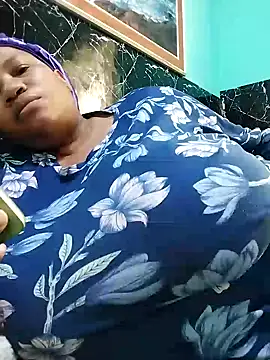 Snapshot of Bustyslave48 chatting on 09/17/25, 10:28 Bustyslave48 online show from 09/17/25, 10:28