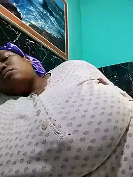 Snapshot of Bustyslave48 chatting on 09/21/25, 09:00 Bustyslave48 online show from 09/21/25, 09:00