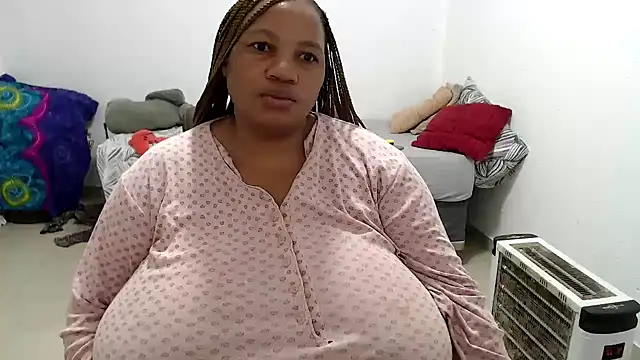 Snapshot of Bustyslave48 chatting on 11/04/25, 11:48 Bustyslave48 online show from 11/04/25, 11:48