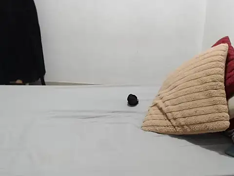 Snapshot of Bustyslave48 chatting on 11/18/25, 08:35 Bustyslave48 online show from 11/18/25, 08:35