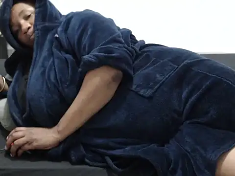 Snapshot of Bustyslave48 chatting on 12/18/25, 07:20 Bustyslave48 online show from 12/18/25, 07:20