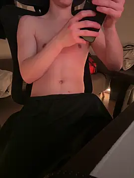 Snapshot of gostos__oo chatting on 04/06/26, 12:19 gostos oo online show from 04/06/26, 12:19