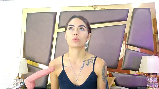 Snapshot of NicoleEsposito chatting on 10/22/25, 01:00 NicoleEsposito online show from 10/22/25, 01:00
