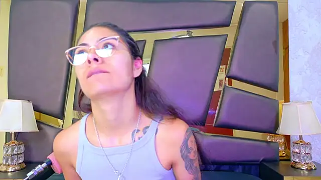 NicoleEsposito online show from 12/02/25, 02:01